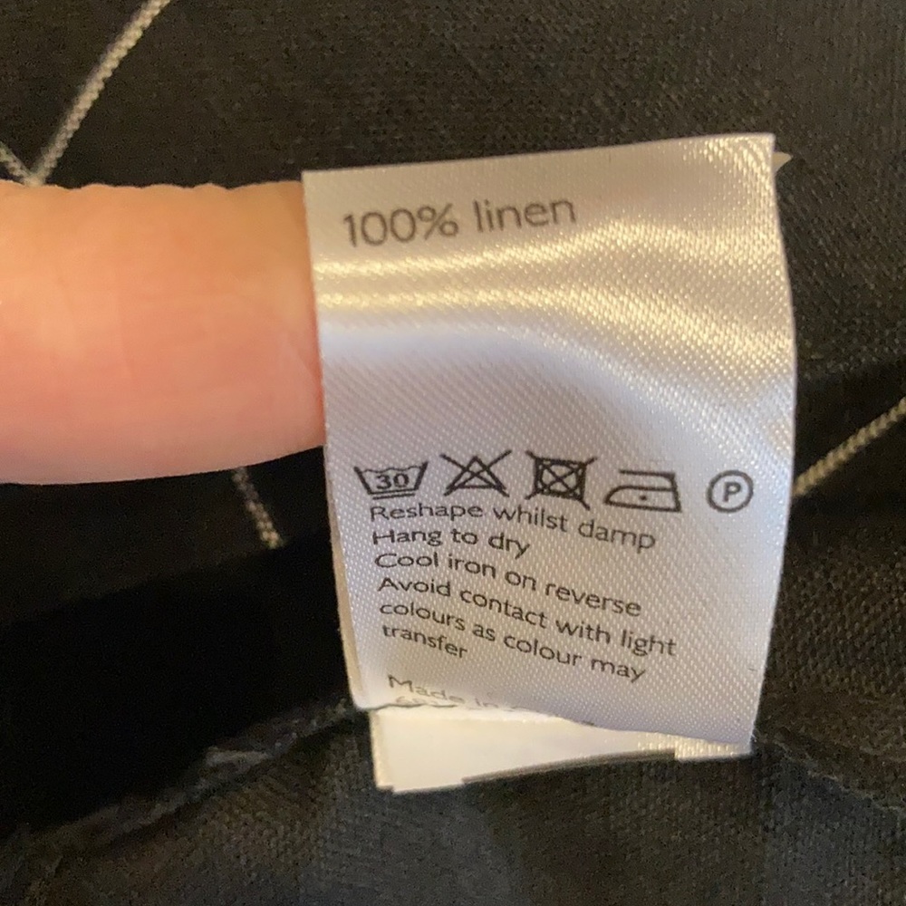 John Lewis- Kin- black button in back blouse - Picture 6 of 7
